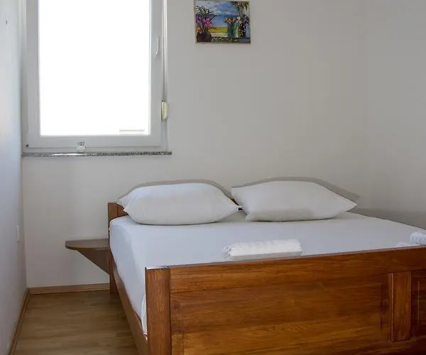 Sv. Jelena 2 דירה פג