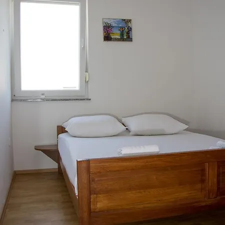 Sv. Jelena 2 Apartamento Pag Town