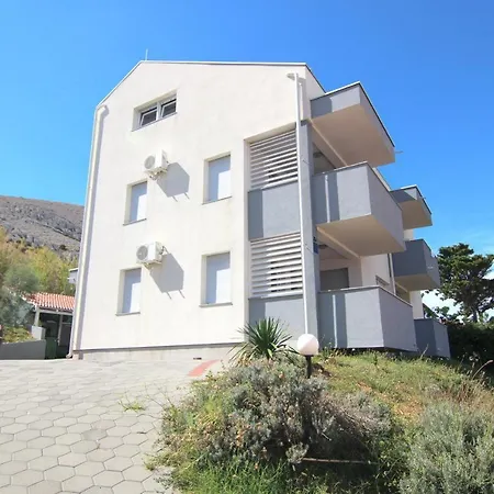 Sv. Jelena 2 Apartment Pag Town