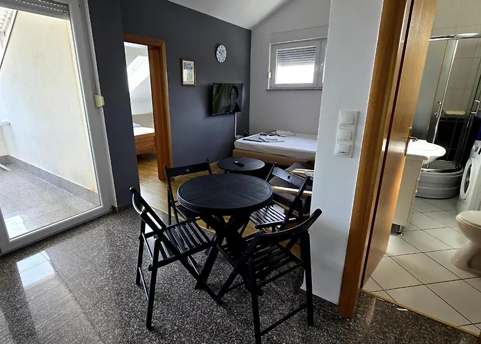 Sv. Jelena 2 * Pag Town